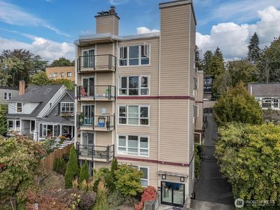 900 Summit Avenue E #303