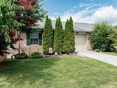 369 Hawthorne Oaks Way