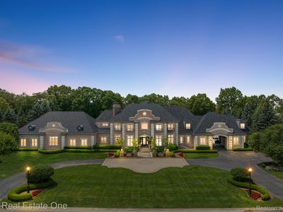 5174 Barrington Dr