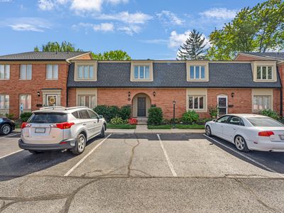 1151 Canterbury Sq S