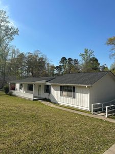 235 W Lakeview Dr NE