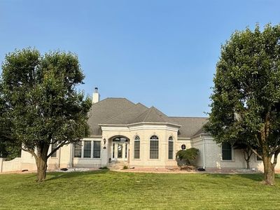 5087 Country Club Dr