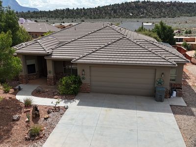 813 W Foothill Dr