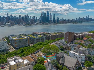 937 Boulevard East 1