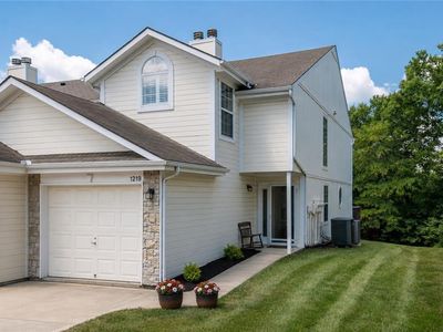 Property at 1219 NW Hidden Ridge Cir, Blue Springs, MO