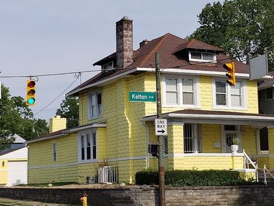 611 Kelton Ave