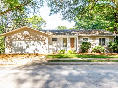 824 Hillcrest Dr