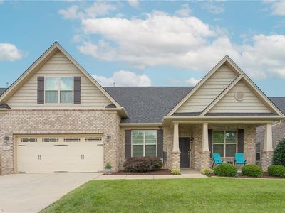 2560 Glenkirk Dr