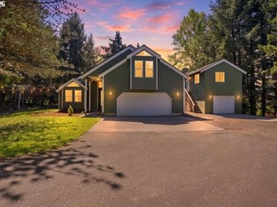 903 NE Sunset Ct