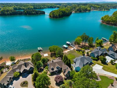 302 Bay Hill Dr