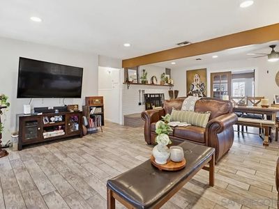 121 S Stephanie Ln