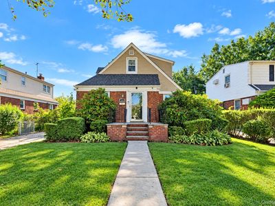 135 Sperry Boulevard