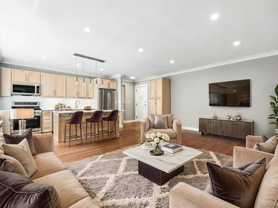 1133 Midland Avenue #4L