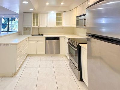800 Parkview Dr APT 323