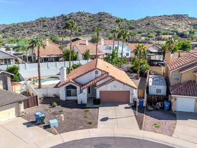 1948 E MORROW Drive E