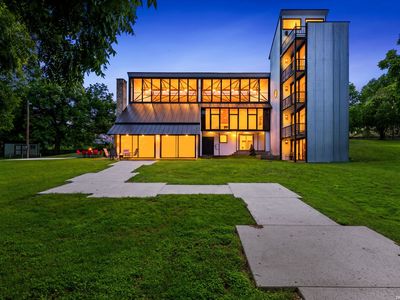 102 Lenz Dr