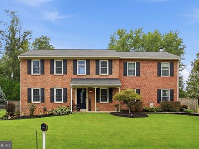 2 Sweet Briar Ln