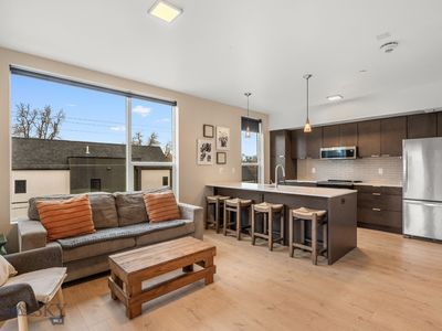 718 W Babcock St UNIT 301