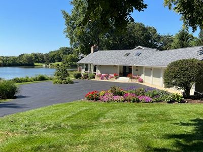 498 Lakepoint Dr