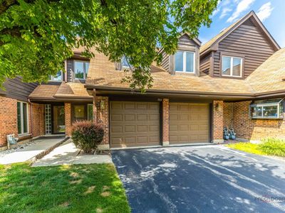 Property at 704 Picardy Cir, Northbrook, IL