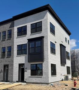 856 Woodlawn Ave