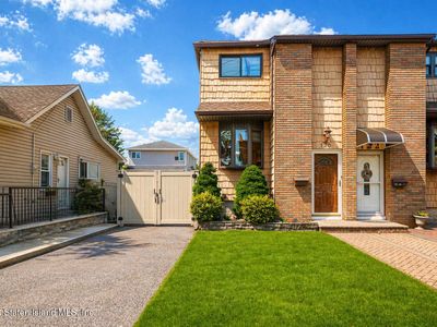 120 Ridgewood Ave
