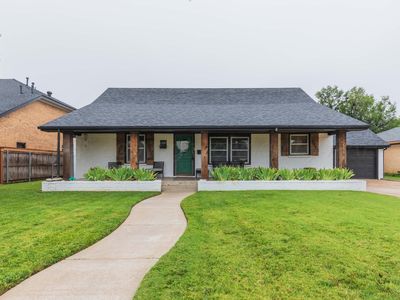 1607 N Mary Ellen St