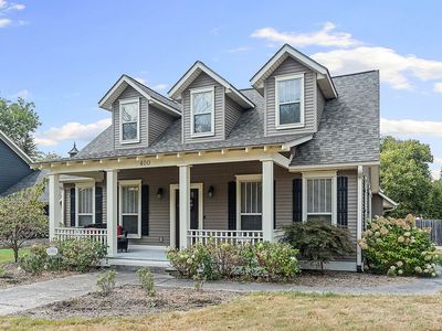 400 S College St