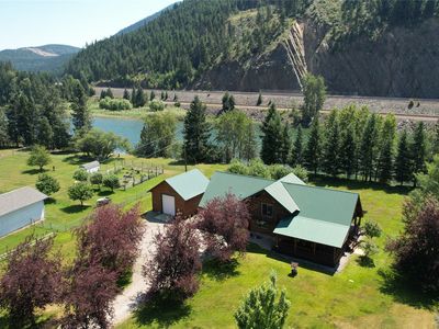 6065 Kootenai River Rd