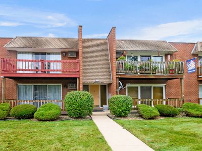 539 N Pleasant Dr APT 2C