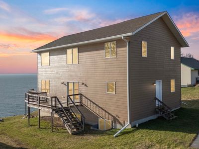 136 SE Lake Dr