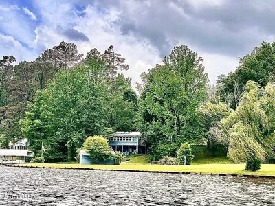 318 Lake Shore Dr