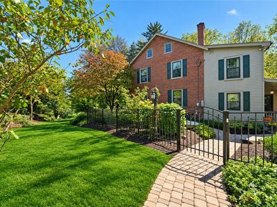 2100 Dakota Dr