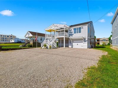 12 Montauk Ave