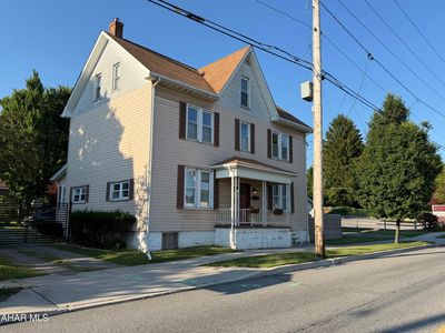 513 W High St
