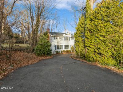181 E Putnam Ave