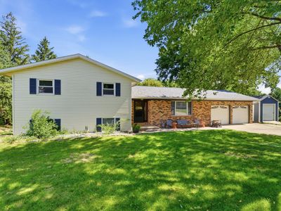 Property at 8 Elmwood Dr, Blue Grass, IA