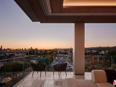 8899 Beverly Blvd #8C
