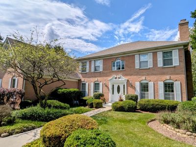 10N872 Williamsburg Dr