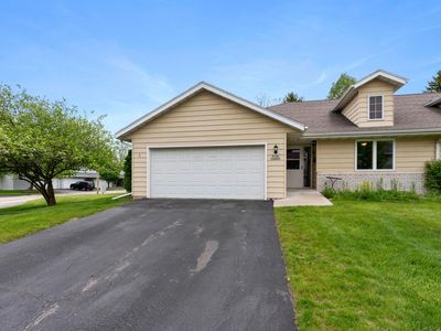 W193N16339 Lea Fon CIRCLE