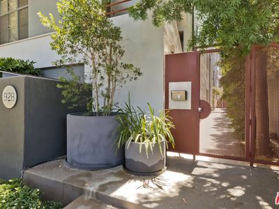 928 7th St APT 3