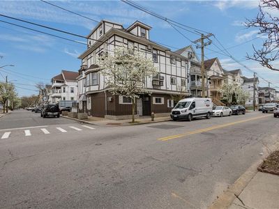 129 Academy Ave
