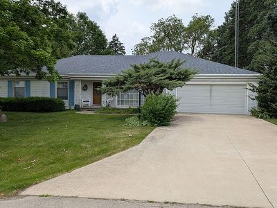 1122 N Prairie View Dr