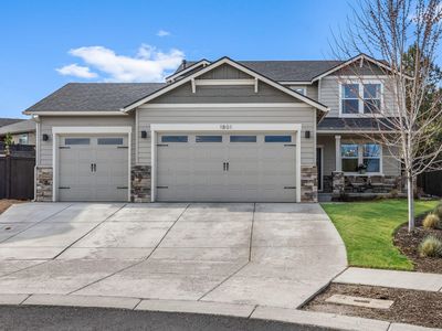 1801 NE Shadowcrest Way