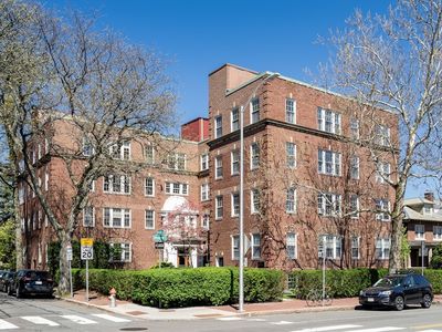 393 Broadway APT 10