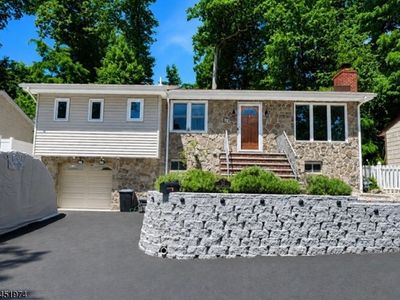32 Mountain Ave