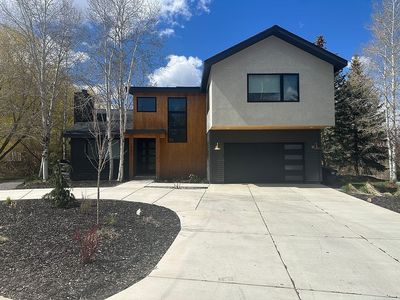 1702 Creek Side Ln