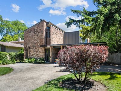 365 Green Bay Rd