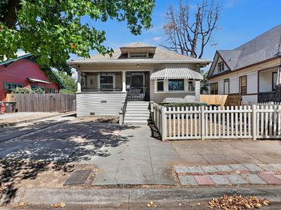 721 W Flora St