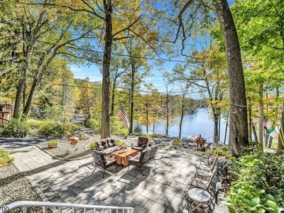 51 Lakeside Dr